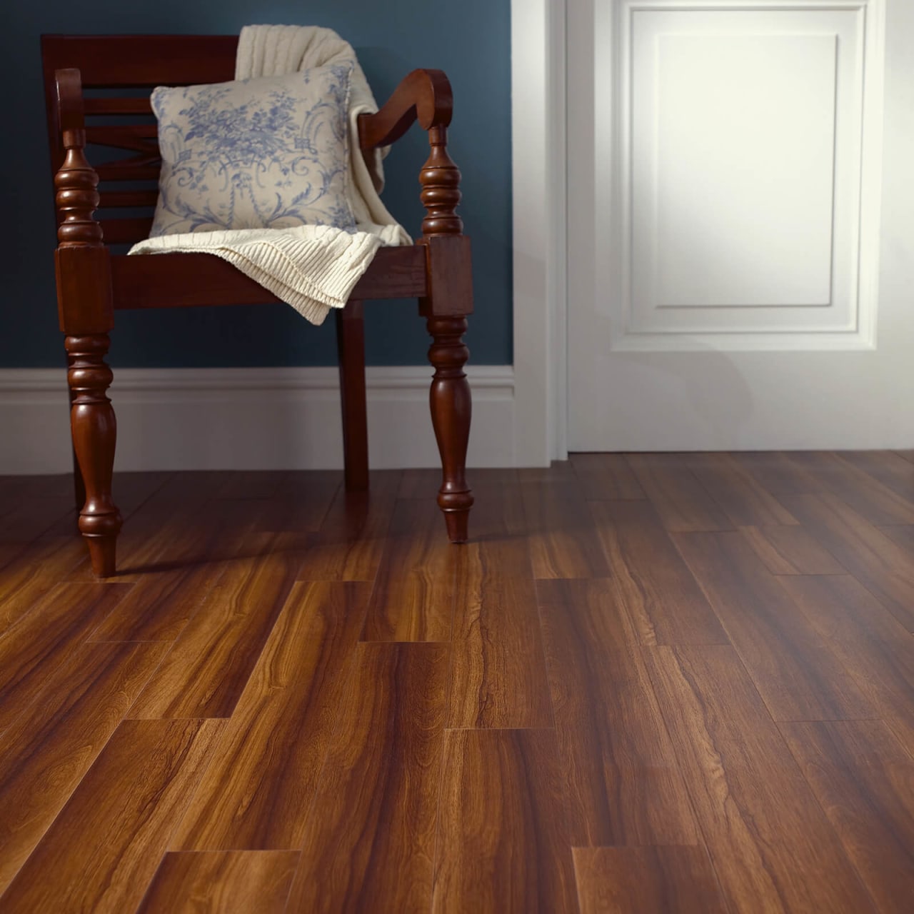 ローズウッド Rosewood: Beautifully designed LVT flooring from the Amtico